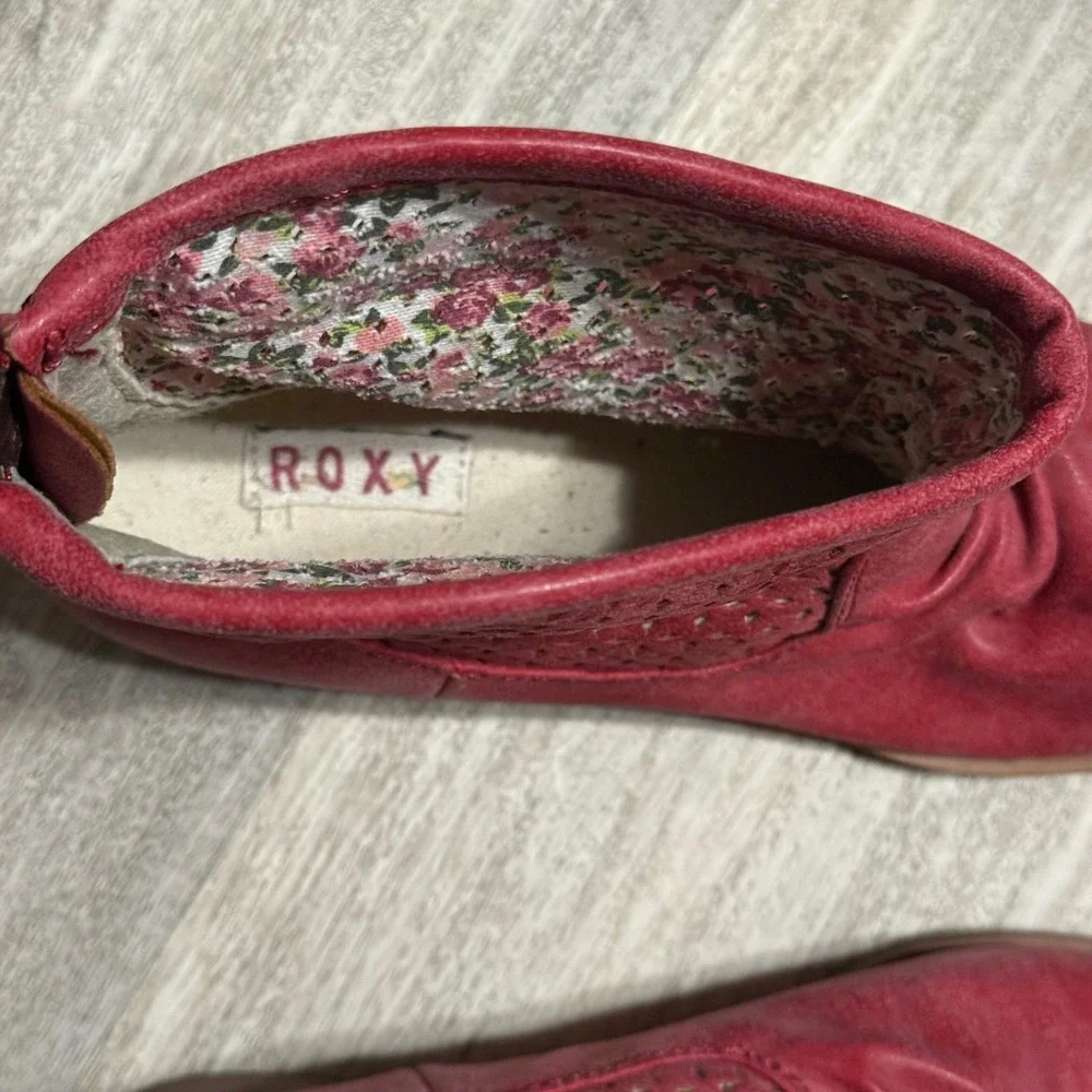 Roxy Vallere 6.5 Red Ankle Boots Women's Suede‎ Leatherette Cutout Boho Casual